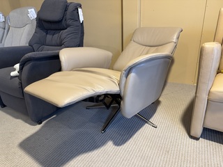 Relaxfauteuil, beige leder, elektrisch verstelbaar
